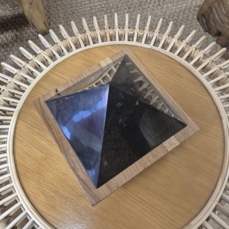Pyramide en shungite