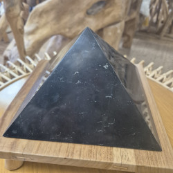 Pyramide en shungite