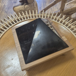 Pyramide en shungite